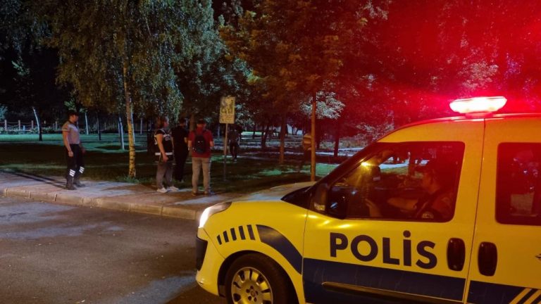 Polis ekipleri Kırşehir parklarında inceleme yaptı