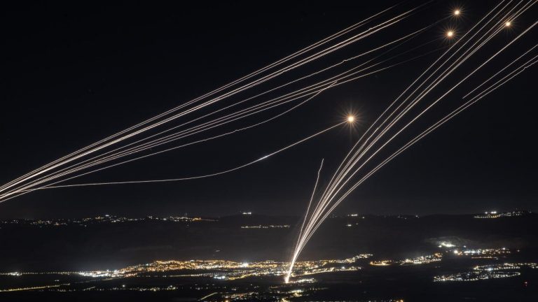 İsrail ordusu, Lübnan'dan ülkenin kuzeyine 55 roket atıldığını duyurdu