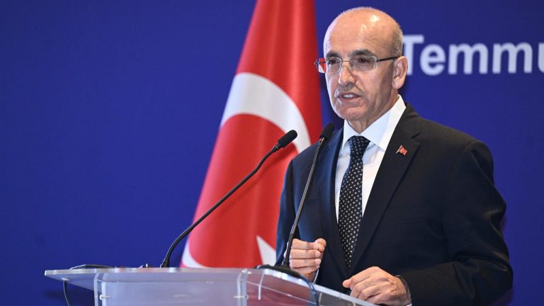 Bakan Şimşek: Enflasyon 2025'te sert düşecek