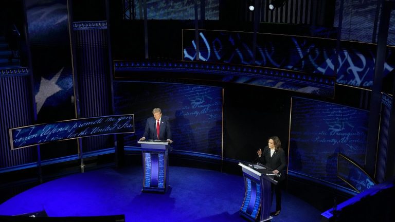 “Trump ilkokul öğrencilerinin anlayabileceği kelimeler kullanıyor, Harris ise ortaokul öğrencilerinin anlayabileceği kelimeler kullanıyor”: Araştırma