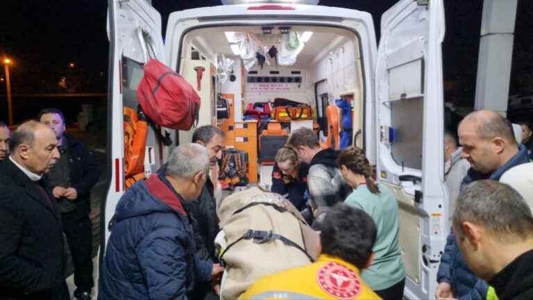 Çorum’da kamyonun çarptığı trafik polisi ağır yaralandı