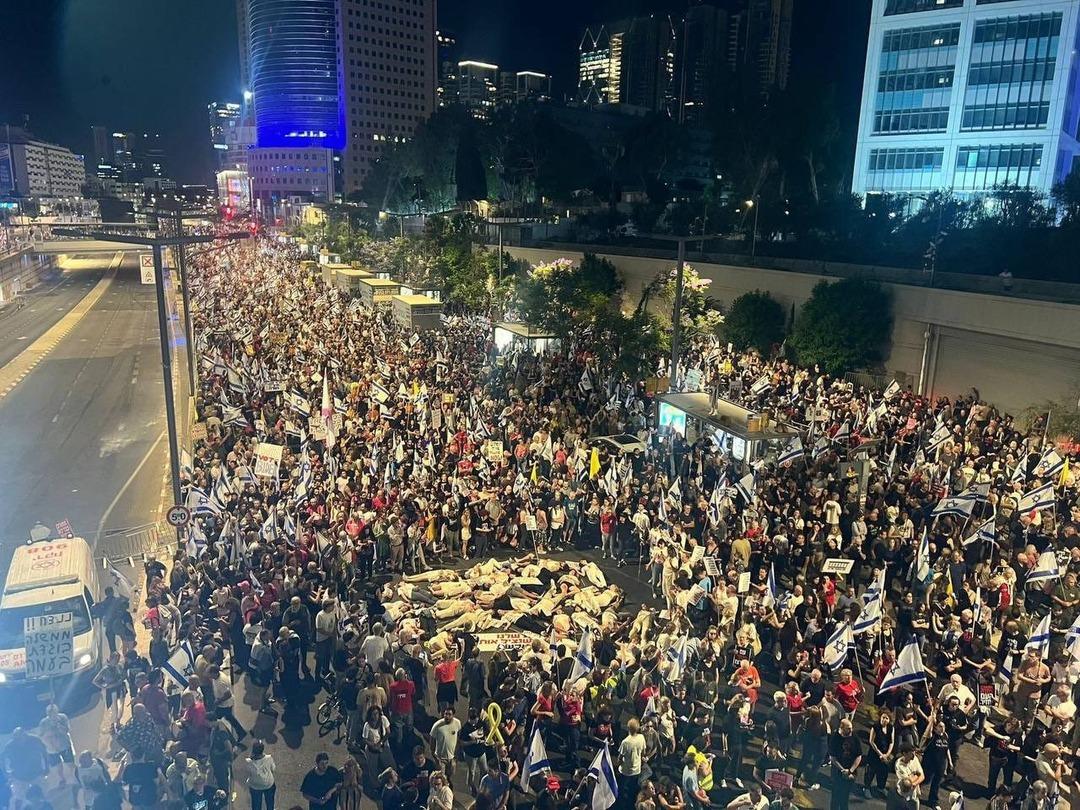     İsrail Tel Aviv'deki tarihi protesto: Netanyahu hükümetinin zıt olayları devam ediyor! On binlerce İsrailli Gazze politikalarına tepki gösterdi ... 4