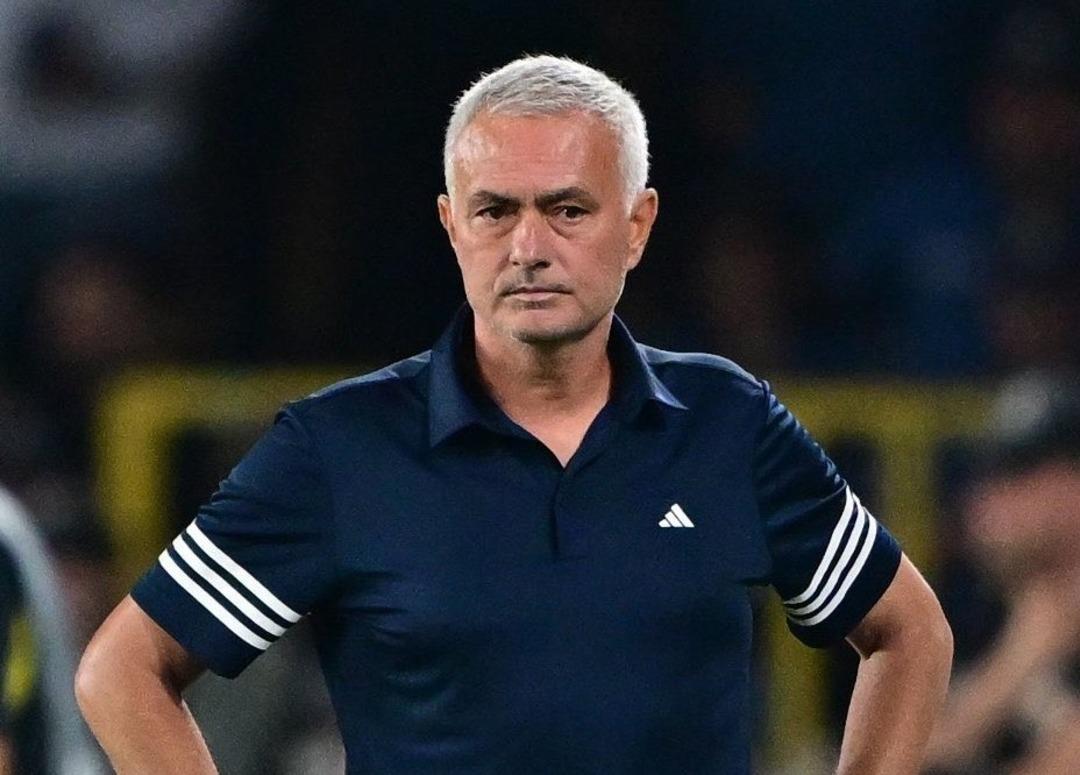 Fenerbahce'nin koçu Jose Mourinho oyunun sonunda açıklamalar yaptı! Ayakta toplardaki acıyı eleştirdi ve hedefledi ... 4