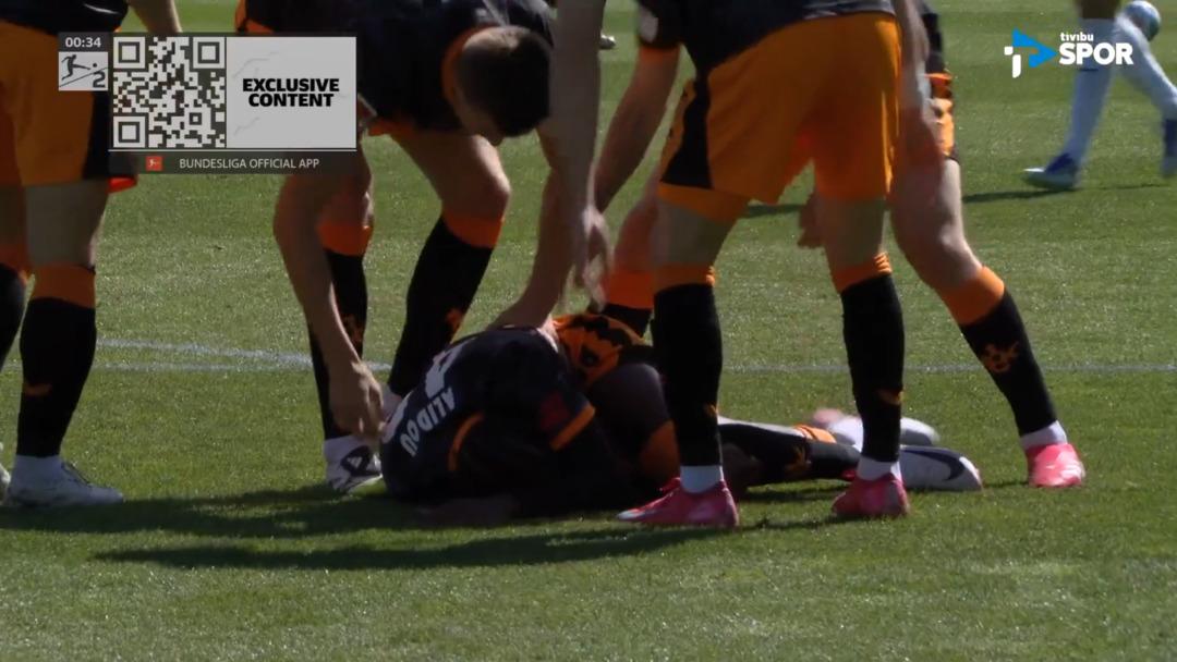 Almanya Bundesliga da tarihte gerçekleşti! Oyunun 22'sinden gelen kırmızı kart herkesi şok etti ... 3