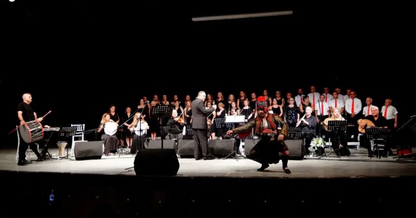 Atatürk’ün Sevdiği Şarkılar Bornova’da yankılandı – Son Dakika Cumhuriyet’in Egesi Haberleri