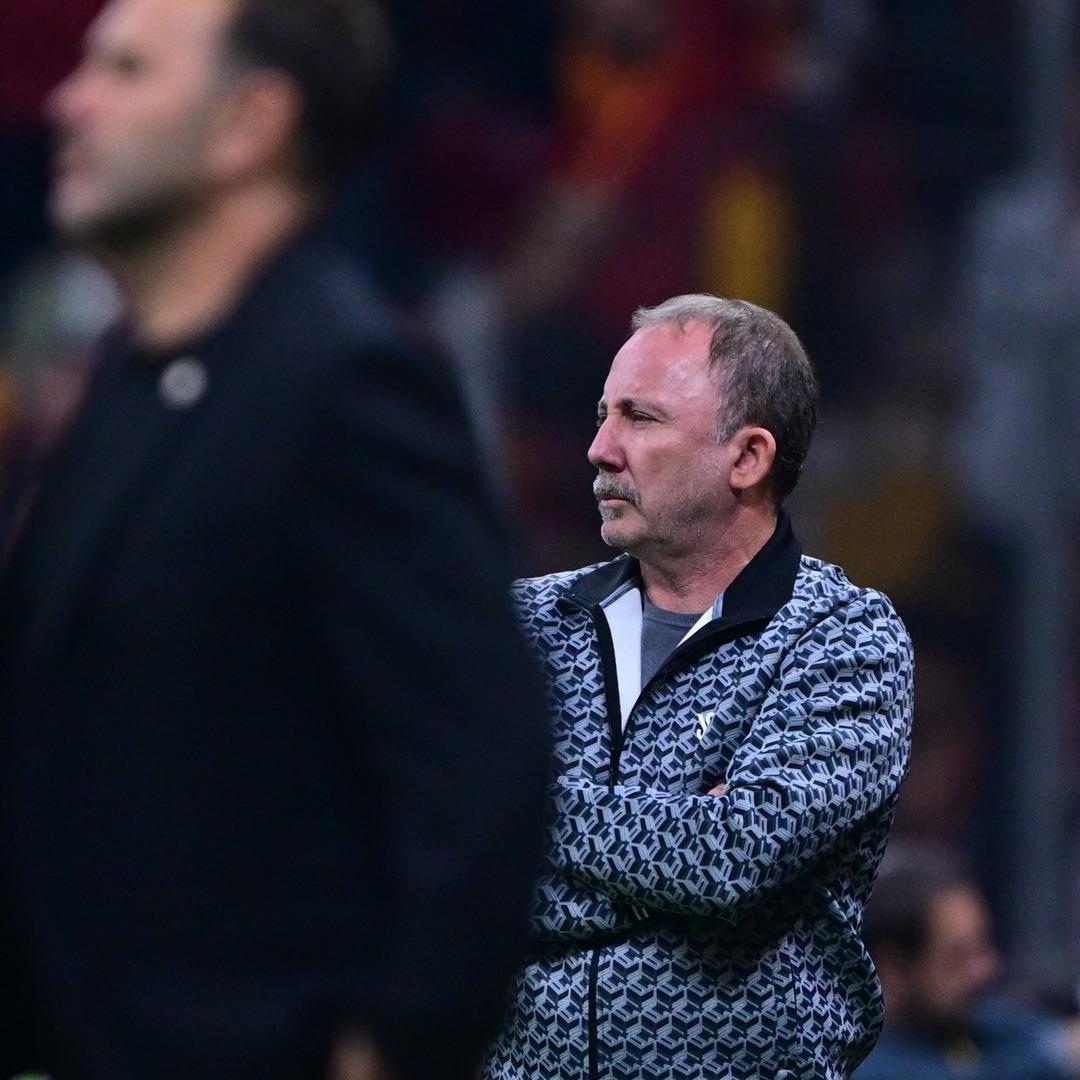 Galatasaray hayranları sayesinde Besiktas Sergen Yalçın'ın koçu! Çok teşekkür ederim, onların var olmasına izin verin ... 2