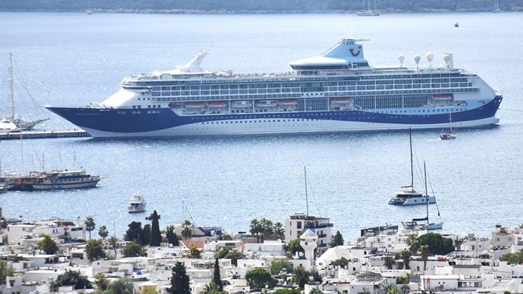 Dev gemi binlerce yolcusuyla Bodrum’da