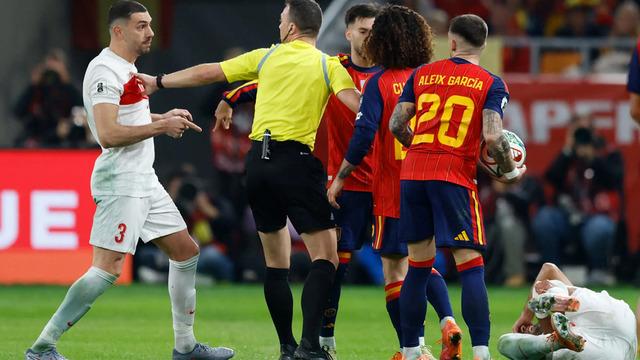 Türkiye’nin İspanya maçı sonrası soyunma odasında hırsızlık skandalı!