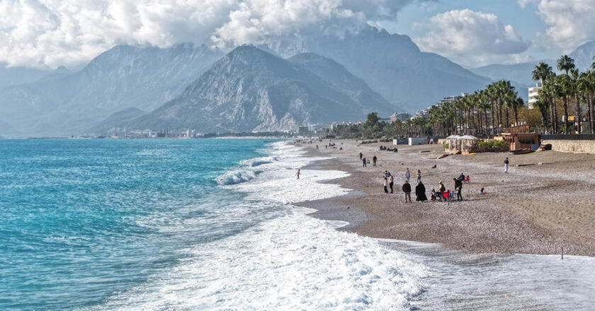 Antalya’da yağmur sona erdi, balıkçılar sahile akın etti!